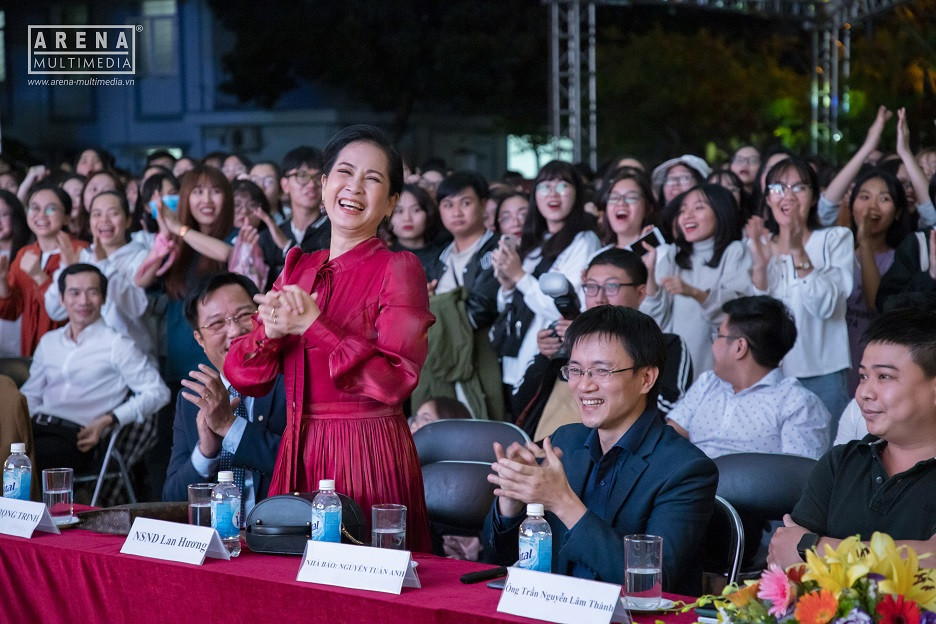 NSND Lan Hương và NSND Trọng Trinh bị tân sinh viên “chất vấn” về tình yêu ảnh 5