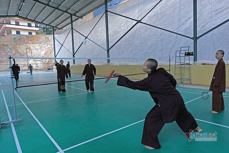 Ngôi trường bắt đầu học từ 4h30 sáng và kéo dài tới đêm muộn ảnh 11