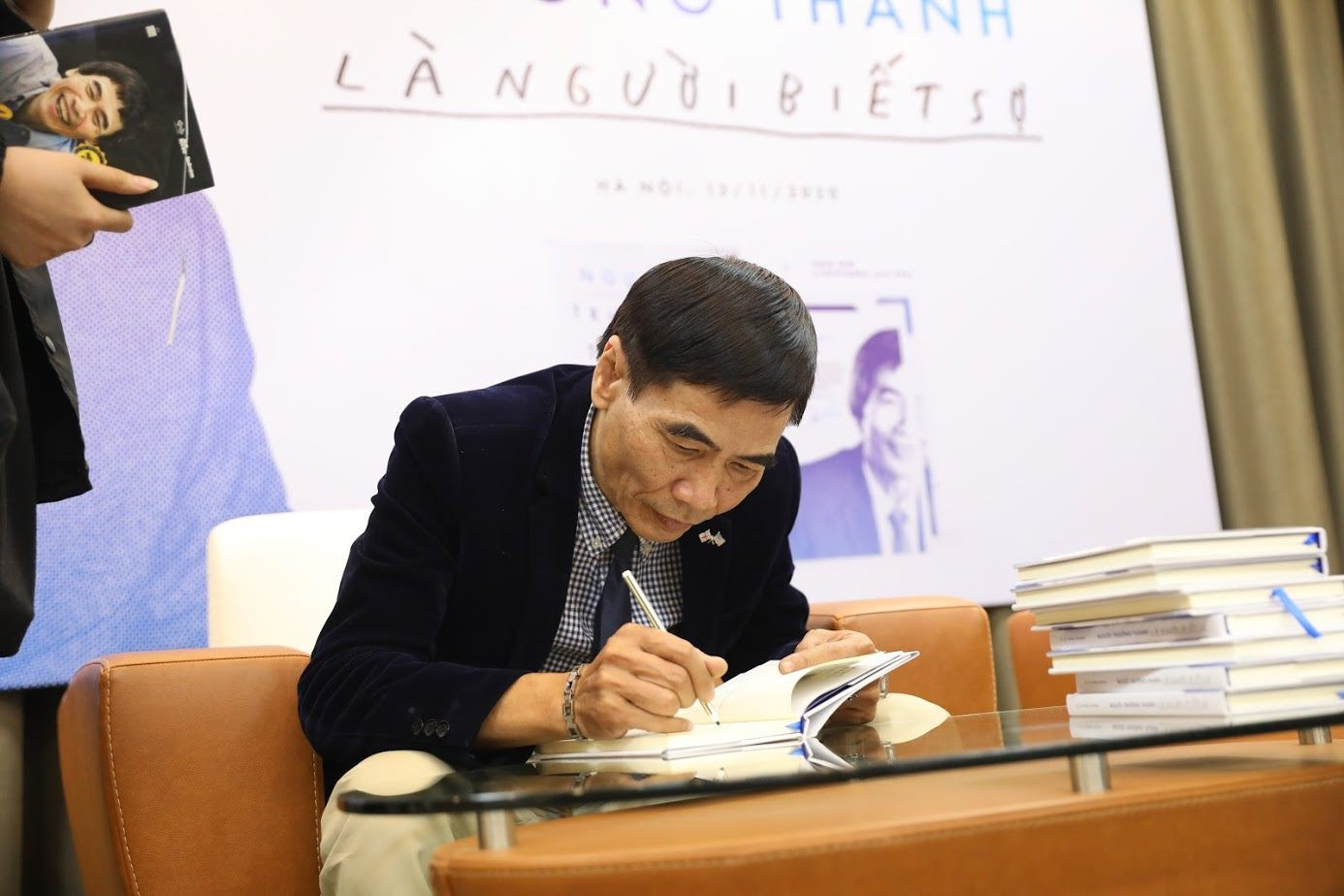 TS Lê Thẩm Dương xuất bản sách có tựa đề gây tranh cãi ảnh 3