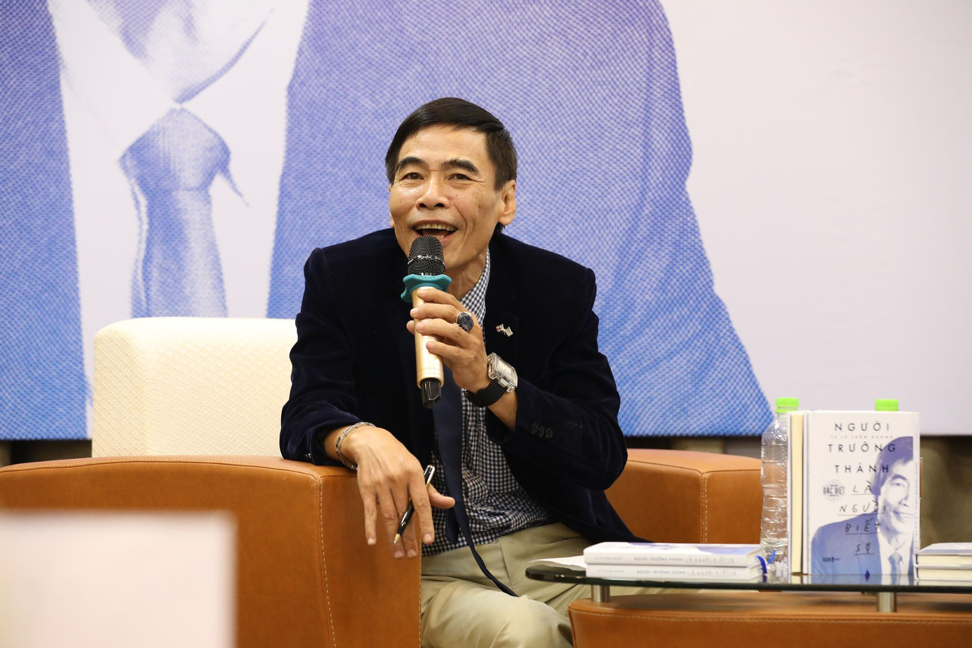 TS Lê Thẩm Dương xuất bản sách có tựa đề gây tranh cãi ảnh 2