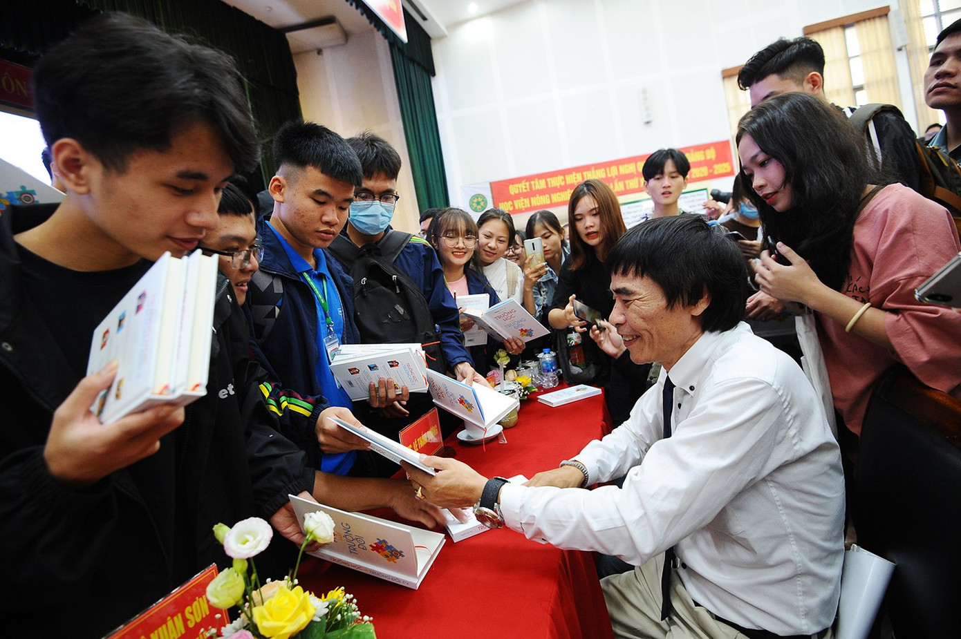 Chào tân sinh viên 2020 và ra mắt đặc san Trường học hay Trường đời 2 ảnh 3