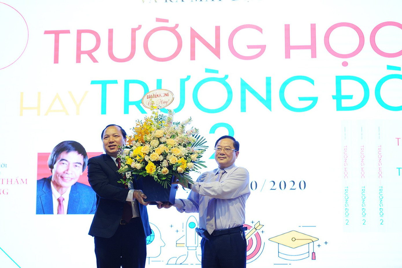 Chào tân sinh viên 2020 và ra mắt đặc san Trường học hay Trường đời 2 ảnh 1