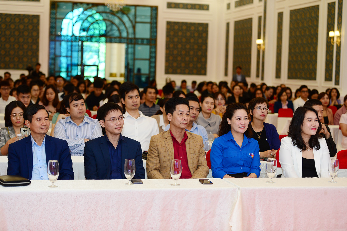 Làm thế nào để kéo năng lượng của nhân sự lên? ảnh 4