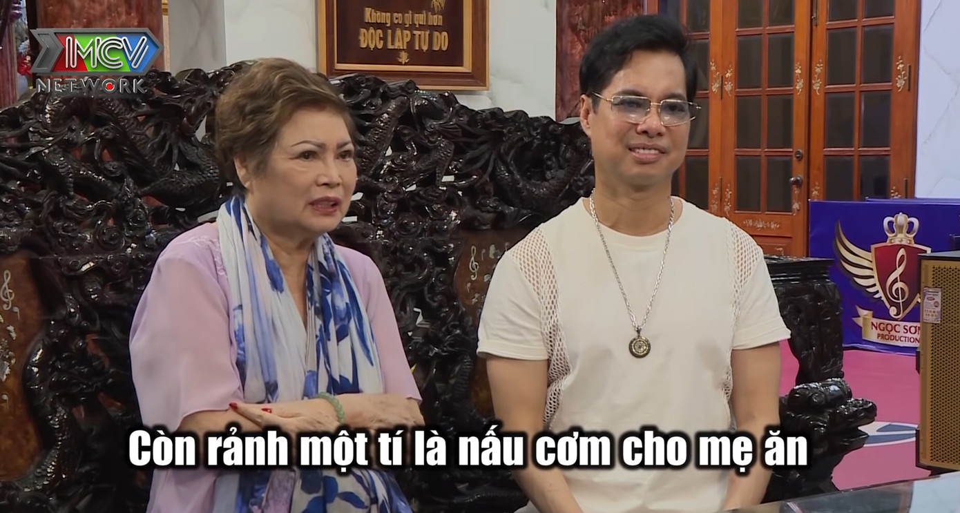 Mẹ ca sĩ Ngọc Sơn khóc khi chia sẻ con trai muốn đi tu và hiến xác cho y học ảnh 1