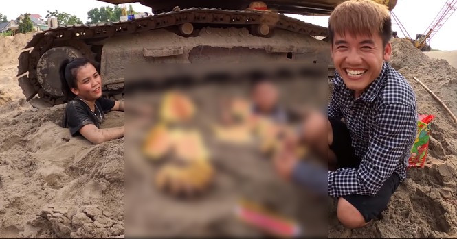 Con trai bà Tân Vlog gây phẫn nộ vì làm video nấu cháo bỏ nguyên con gà còn lông vào ảnh 4