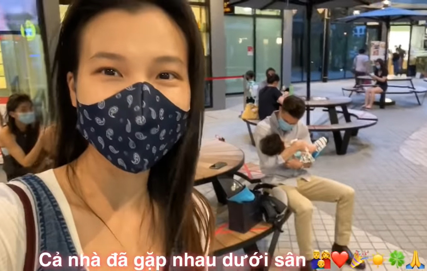 Hành trình bế con 2 tháng tuổi sang Singapore để gặp ông xã của MC Hoàng Oanh gây xúc động ảnh 2