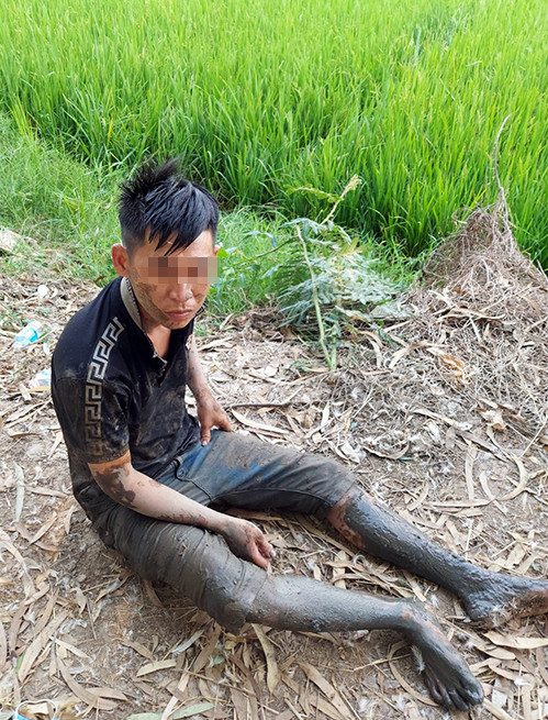 Công an nổ súng phá sới bạc, nhiều người băng đồng, nhảy sông bỏ trốn ảnh 2