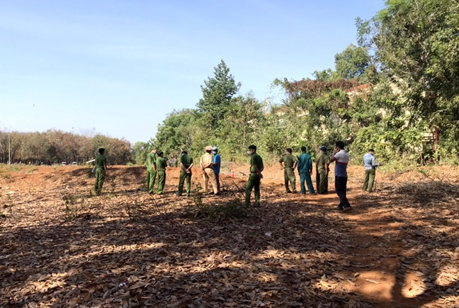 Cô gái 18 tuổi tử vong trong lô cao su với vết đâm ở ngực ảnh 1