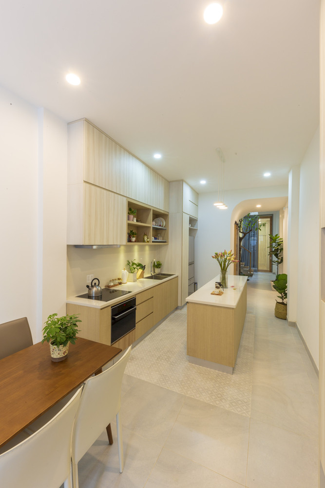 Ngôi nhà ống hẹp ở Sài Gòn với mặt tiền 'uốn cong' vô cùng ấn tượng ảnh 5