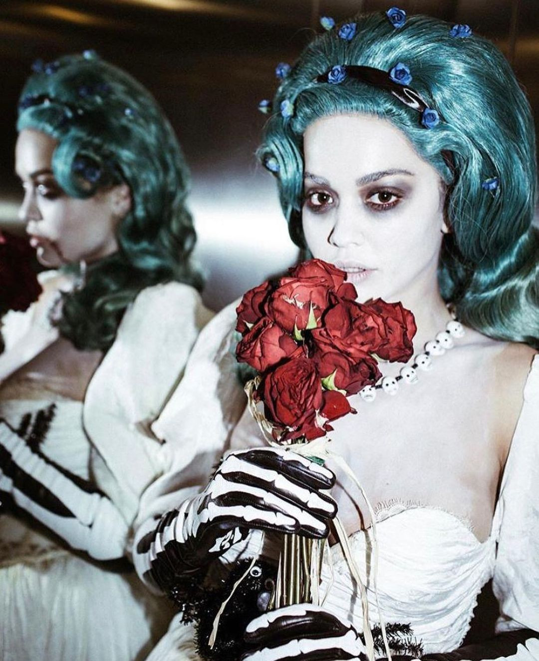 Rita Ora hóa nữ quỷ đỏ nóng bỏng trong bộ catsuit xuyên thấu táo bạo ảnh 7