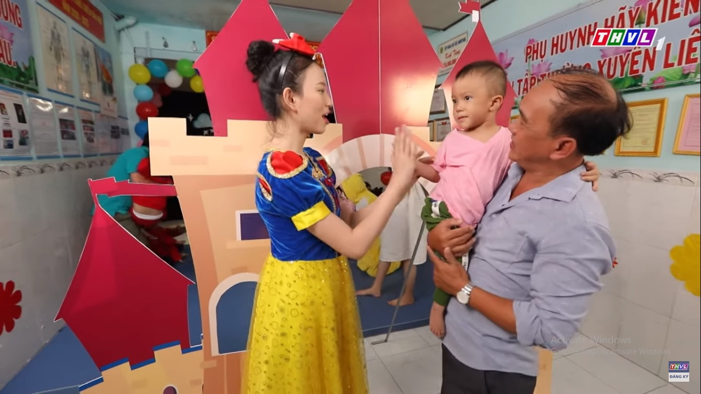 ‘Người đẹp nhân ái’: Thí sinh HHVN 2020 mang ‘liều thuốc yêu thương’ đến trẻ bại não ảnh 12