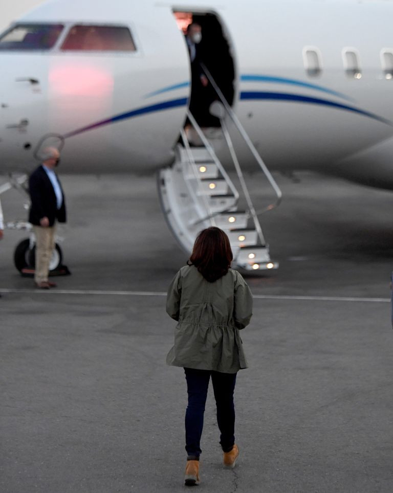 Cách nữ phó tổng thống Mỹ Kamala Harris kể câu chuyện của mình bằng thời trang ảnh 4