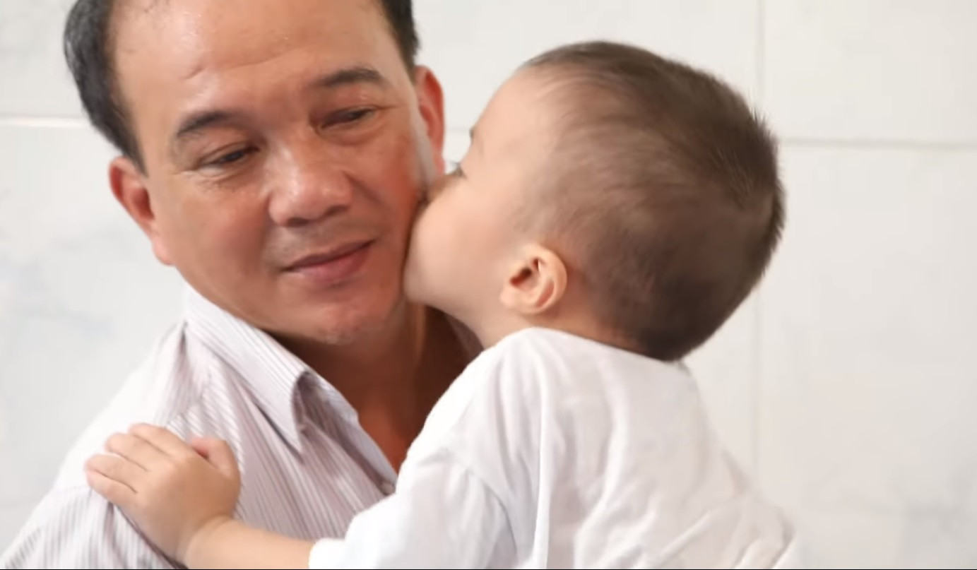 Những hình ảnh ấm áp của các thí sinh HHVN bên trẻ bại não ảnh 9