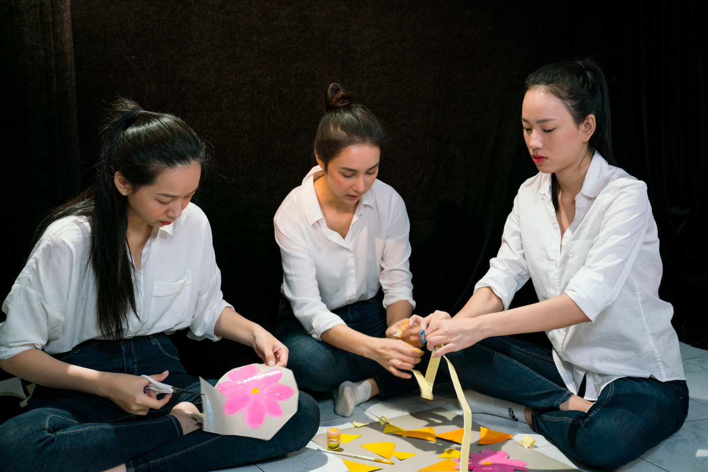 Những hình ảnh ấm áp của các thí sinh HHVN bên trẻ bại não ảnh 14