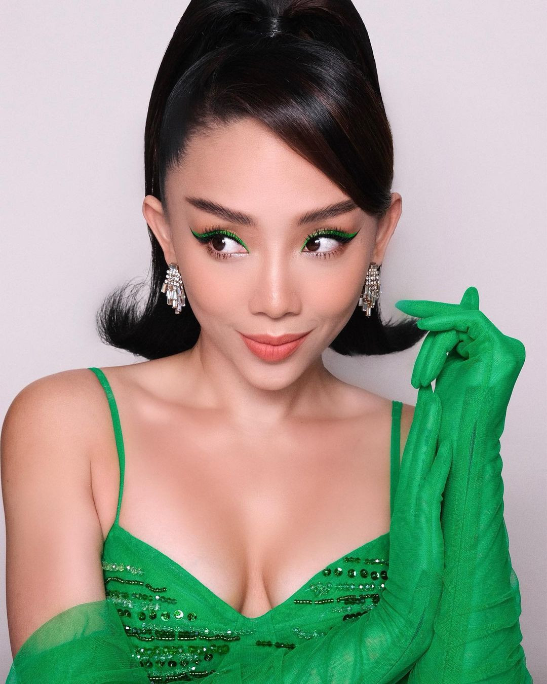 Loạt mỹ nhân Việt siêu quyến rũ trong loạt tạo hình dịp Halloween ảnh 10