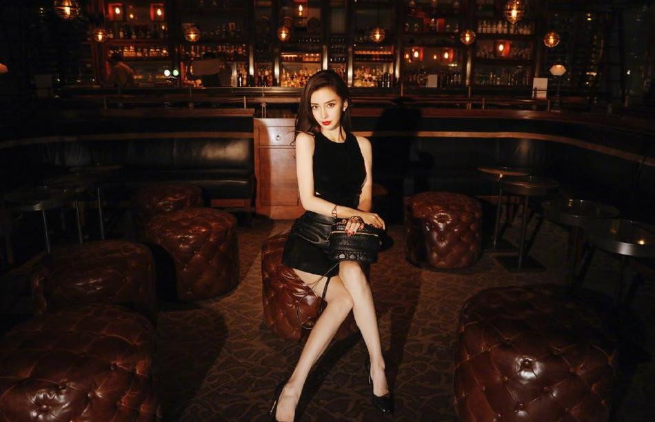 Angelababy diện áo cắt xẻ ‘bạo’ khoe chân dài, lưng nuột sau nghi vấn ly hôn ảnh 4