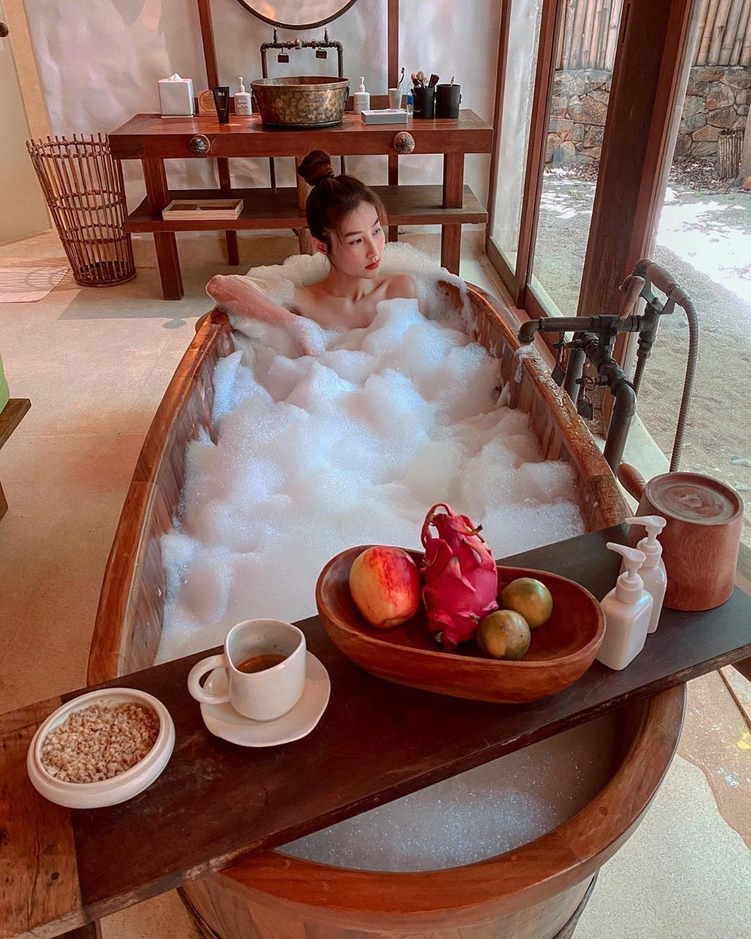 Diễm My 9x tiếp tục ‘đốt mắt’ fans với ảnh tắm bồn, nội y ren ảnh 4