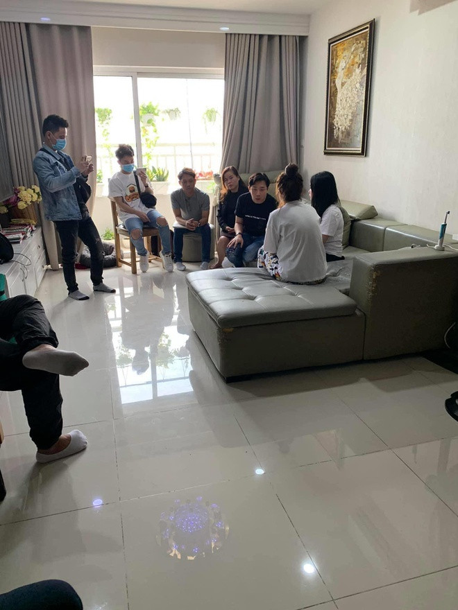 Trấn Thành cùng luật sư đến tận nhà kẻ bôi nhọ làm việc ảnh 3