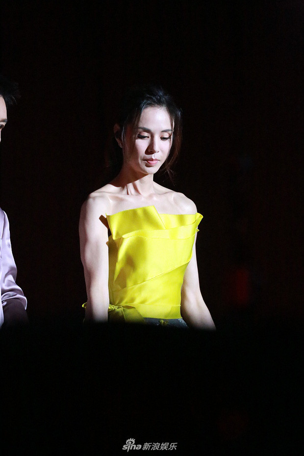 Lý Nhược Đồng lộ ‘cơ bắp cuồn cuộn’ gây choáng, nhảy theo nhạc ‘Mắt biếc’ ảnh 2