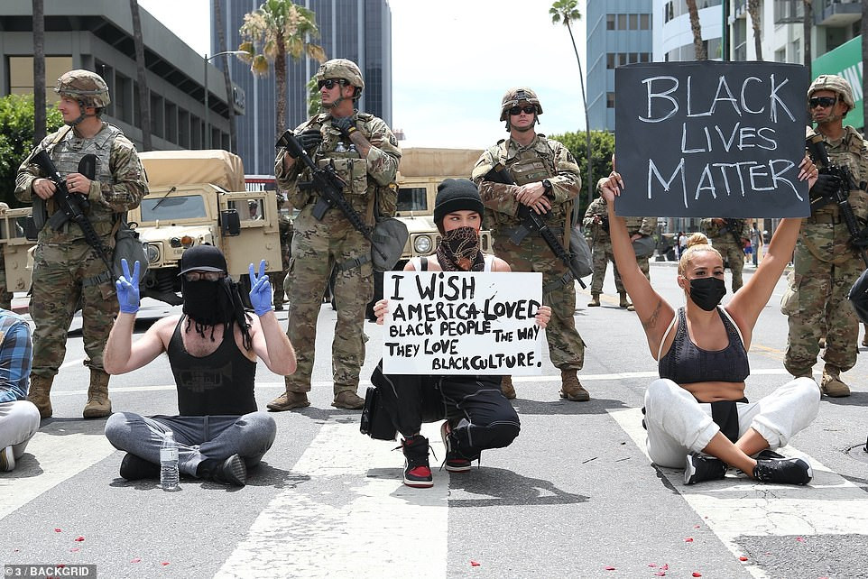 Loạt sao Hollywood liên tục xuống đường biểu tình ủng hộ người da đen ảnh 17