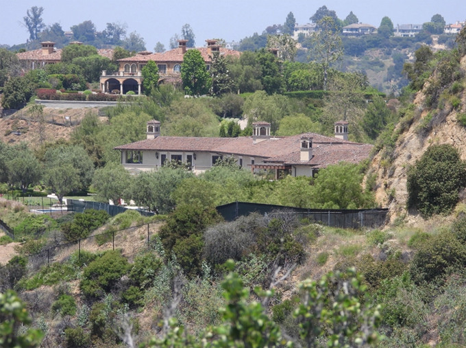 Vợ chồng Hoàng tử Harry chi hơn 200 triệu/ngày thuê vệ sĩ riêng ảnh 1