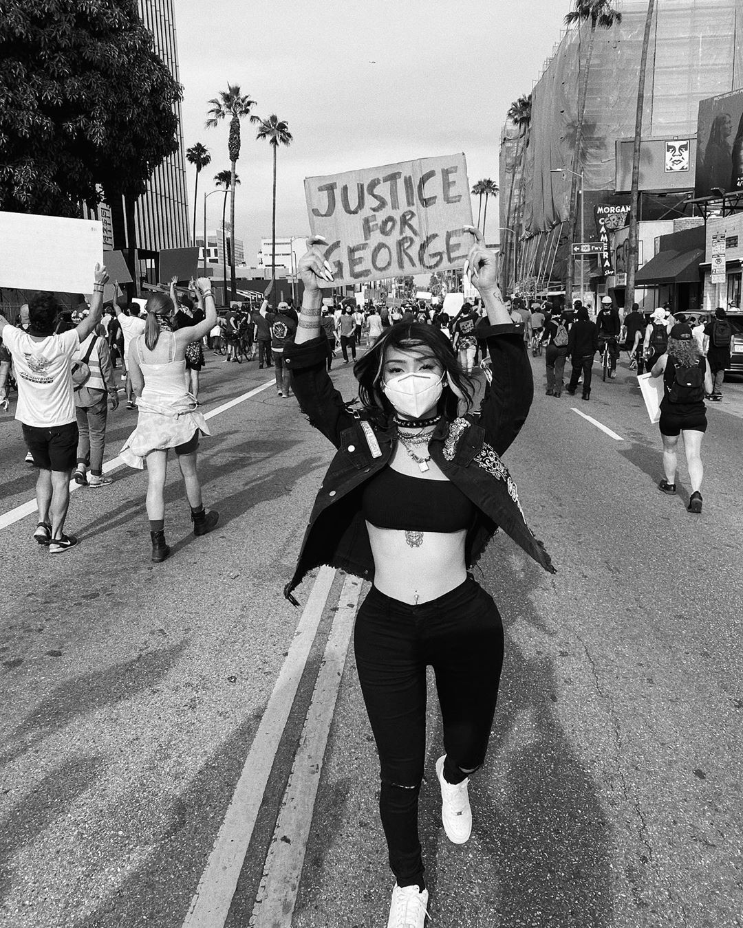 ‘Nóng mặt’ bộ đồ ra đường không khác gì bikini của sao chuyển giới gốc Việt ảnh 5