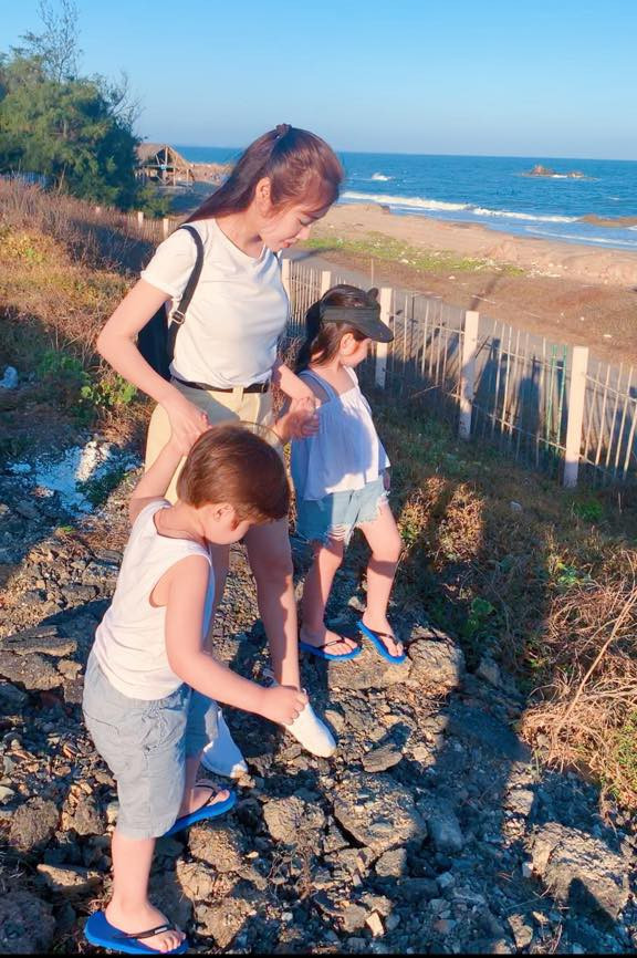 Đăng ảnh bán nude khoe lưng trần gợi cảm, Elly Trần gây tranh cãi ảnh 3