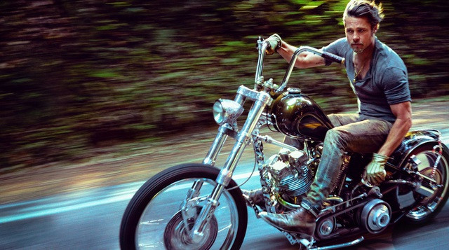 Vợ cũ Brad Pitt đấu giá ảnh khoả thân thời trẻ quyên tiền chống COVID-19 ảnh 2