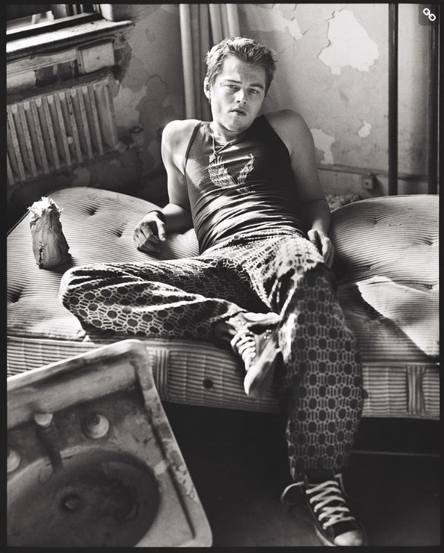 Vợ cũ Brad Pitt đấu giá ảnh khoả thân thời trẻ quyên tiền chống COVID-19 ảnh 3