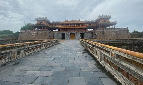 Xót xa hình ảnh các y, bác sĩ tại Đà Nẵng làm việc tới kiệt sức phải truyền nước ảnh 5 Xót xa hình ảnh các y, bác sĩ tại Đà Nẵng làm việc tới kiệt sức phải truyền nước ảnh 5