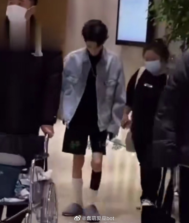 Mỗi lần xuất hiện trước công chúng, La Vân Hi lại khiến fan thêm lo lắng, lý do là đây! ảnh 3