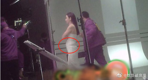 Trương Bá Chi lộ ảnh vòng hai to: Nghi vấn mang thai lần 4, tái hợp Tạ Đình Phong? ảnh 1