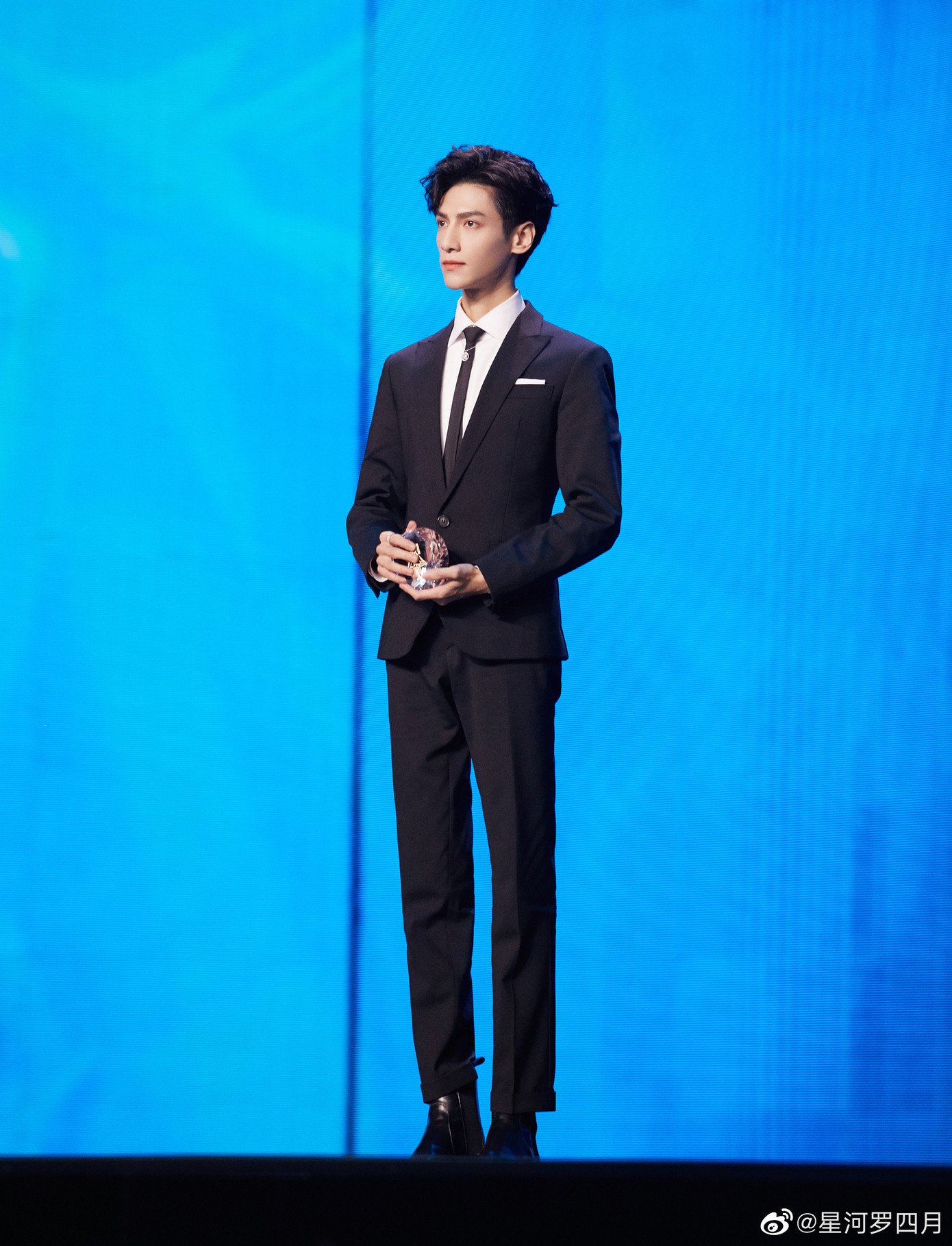 Mỗi lần xuất hiện trước công chúng, La Vân Hi lại khiến fan thêm lo lắng, lý do là đây! ảnh 7