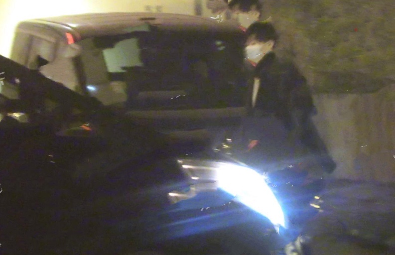 Triệu Vy lộ ảnh bên tình trẻ, hôn nhân của sao “Hoàn Châu Cách Cách” đang gặp trục trặc? ảnh 5