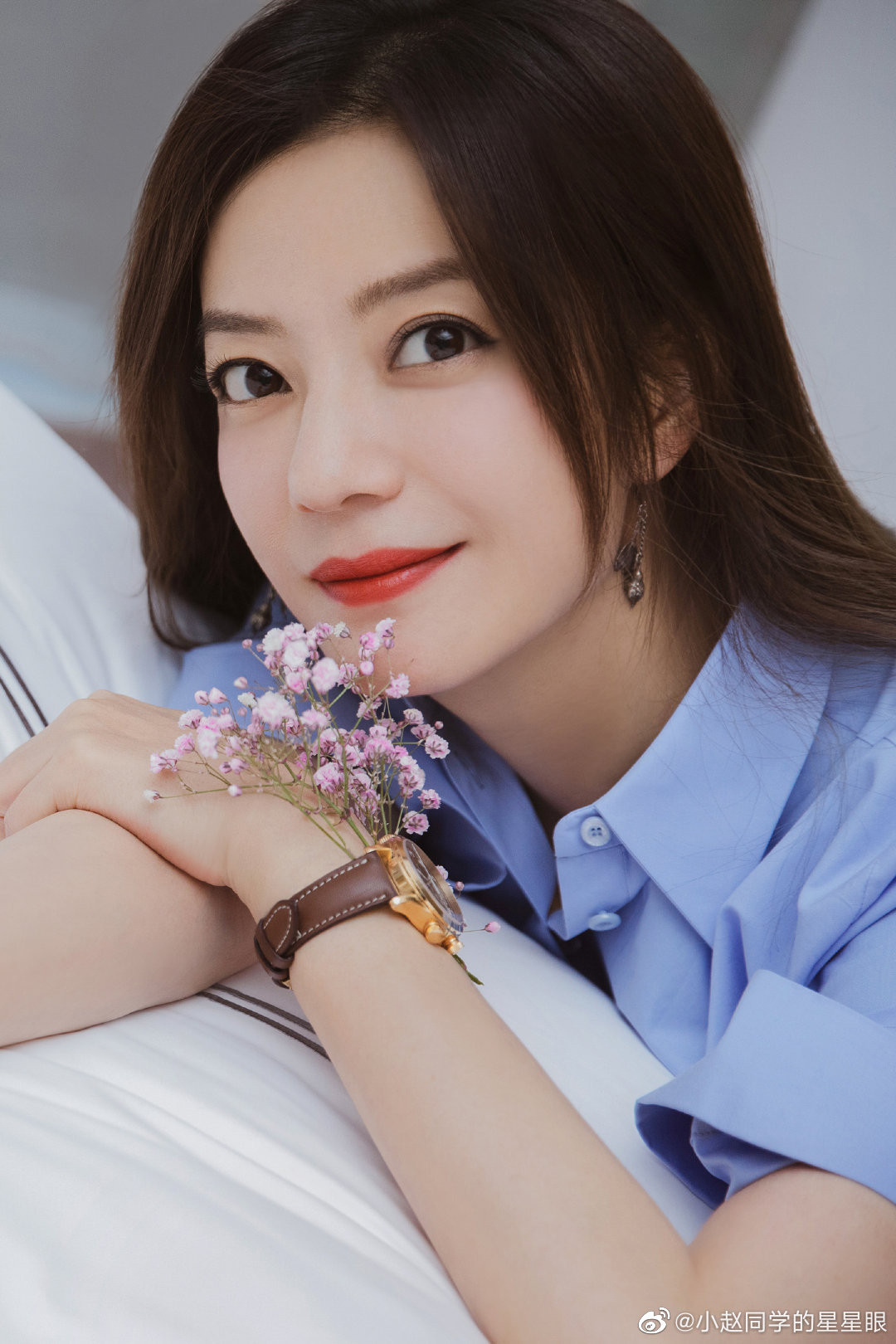 Triệu Vy lộ ảnh bên tình trẻ, hôn nhân của sao “Hoàn Châu Cách Cách” đang gặp trục trặc? ảnh 1