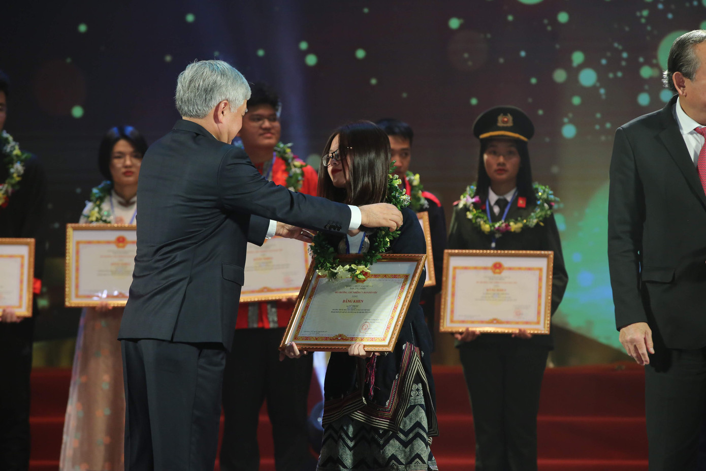 Ba cô gái người dân tộc thiểu số có thành tích học tập 'khủng' nhất ảnh 4