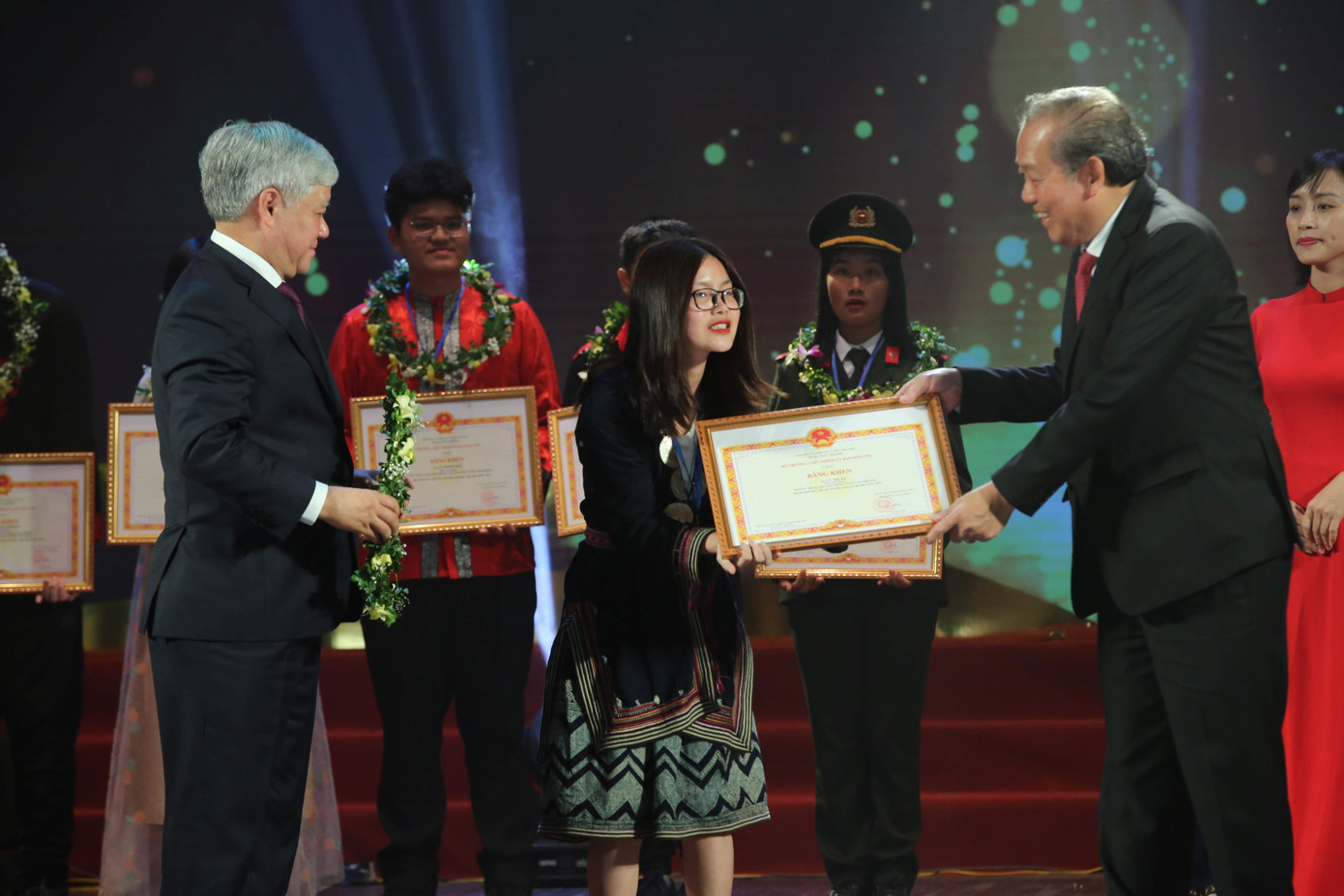 Ba cô gái người dân tộc thiểu số có thành tích học tập 'khủng' nhất ảnh 3