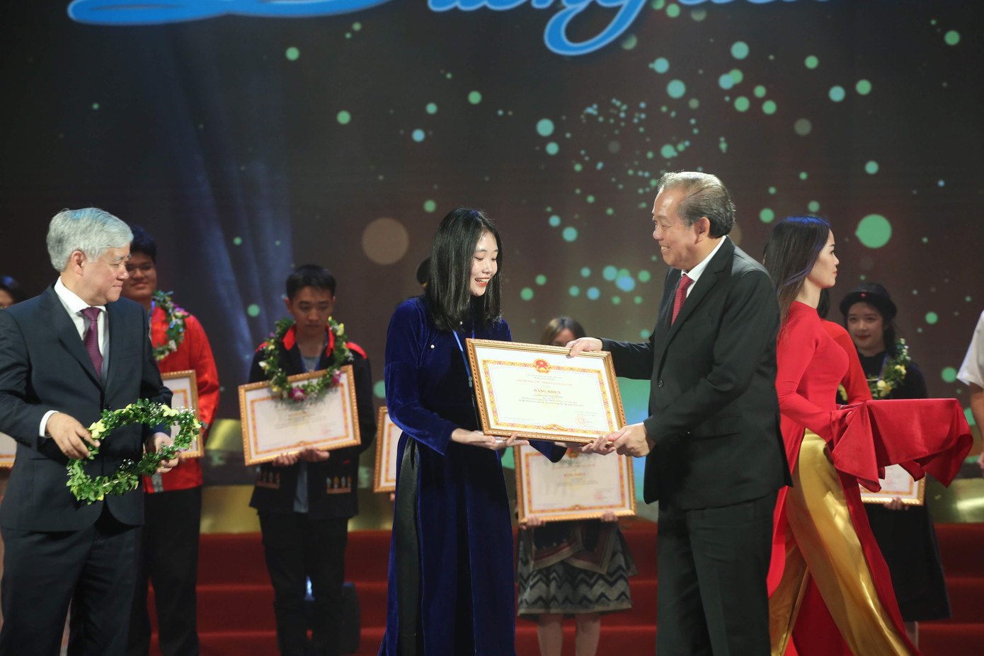 Ba cô gái người dân tộc thiểu số có thành tích học tập 'khủng' nhất ảnh 5