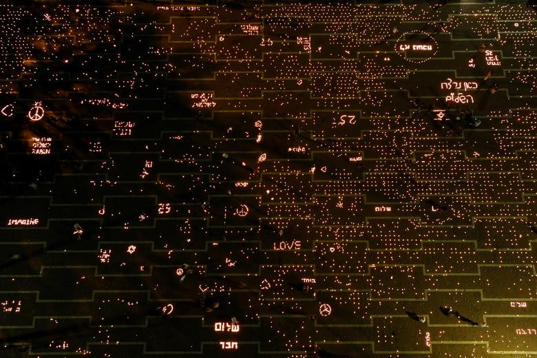 Loạt ảnh ấn tượng về ảnh hưởng của đại dịch COVID-19 bao trùm cả thế giới ảnh 16