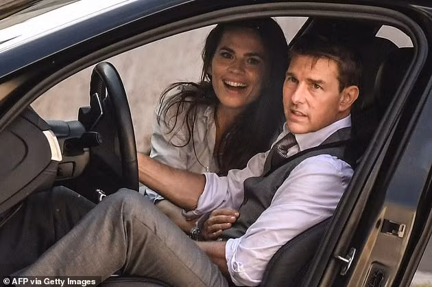 Tom Cruise hẹn hò bạn diễn kém 20 tuổi ảnh 2