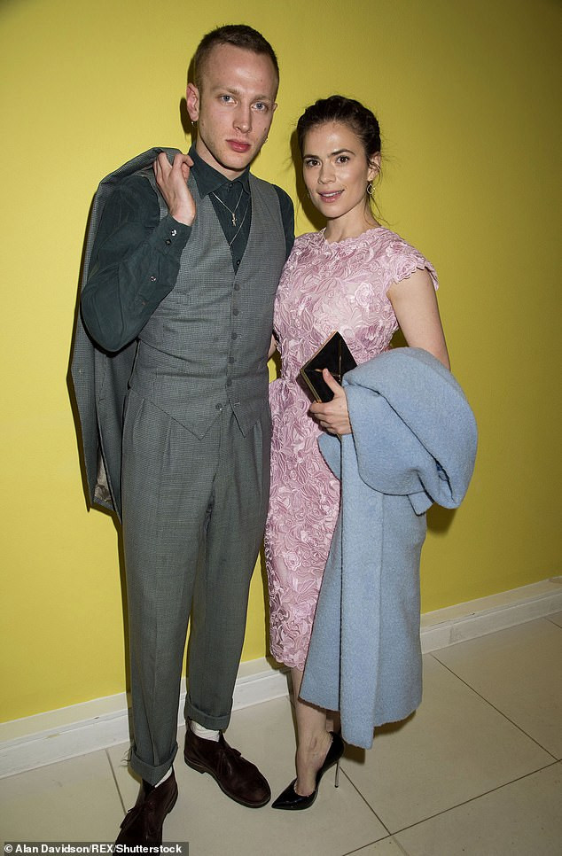 Tom Cruise hẹn hò bạn diễn kém 20 tuổi ảnh 7