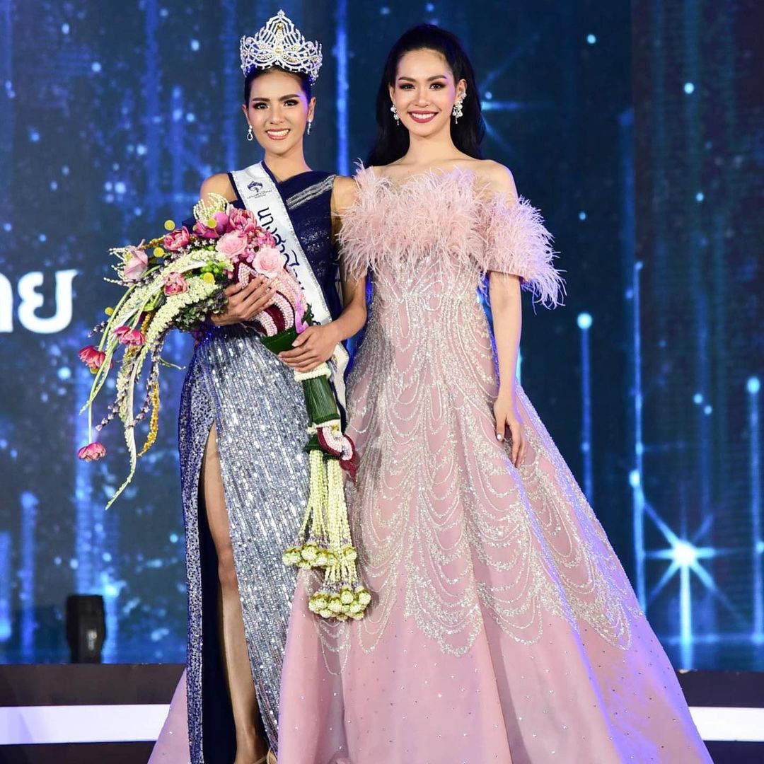 Ngoại hình ‘bốc lửa’ của người mẫu 27 tuổi đăng quang Hoa hậu Thái Lan 2020 ảnh 1