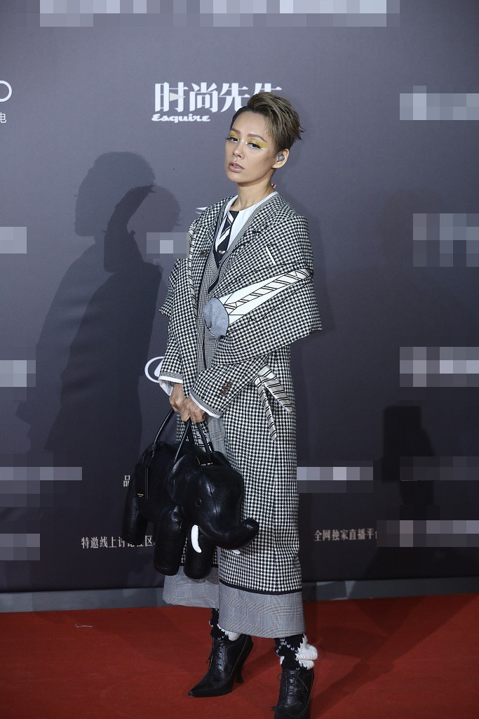 Thảm đỏ MAHB: Dương Mịch khoe ngực ‘khủng’ nhưng bị chê già ảnh 6