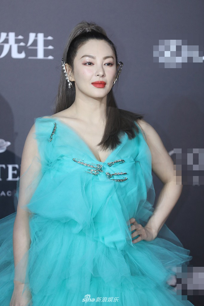 Thảm đỏ MAHB: Dương Mịch khoe ngực ‘khủng’ nhưng bị chê già ảnh 3