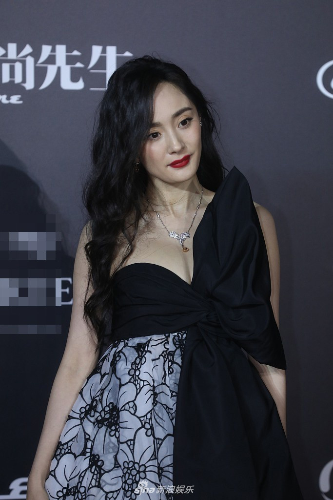 Thảm đỏ MAHB: Dương Mịch khoe ngực ‘khủng’ nhưng bị chê già ảnh 2