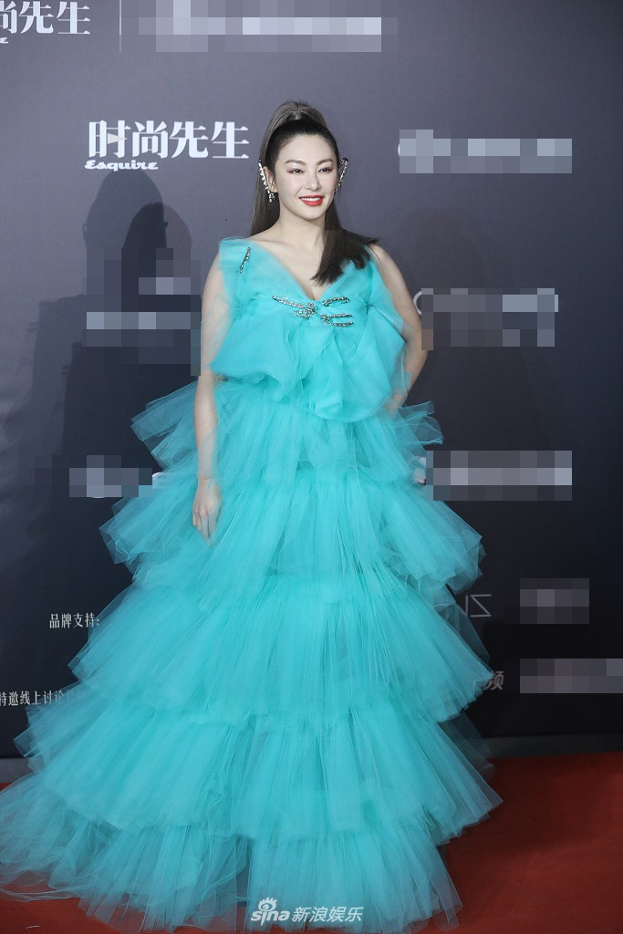 Thảm đỏ MAHB: Dương Mịch khoe ngực ‘khủng’ nhưng bị chê già ảnh 4