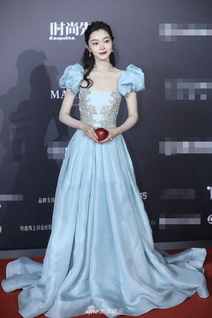 Thảm đỏ MAHB: Dương Mịch khoe ngực ‘khủng’ nhưng bị chê già ảnh 19