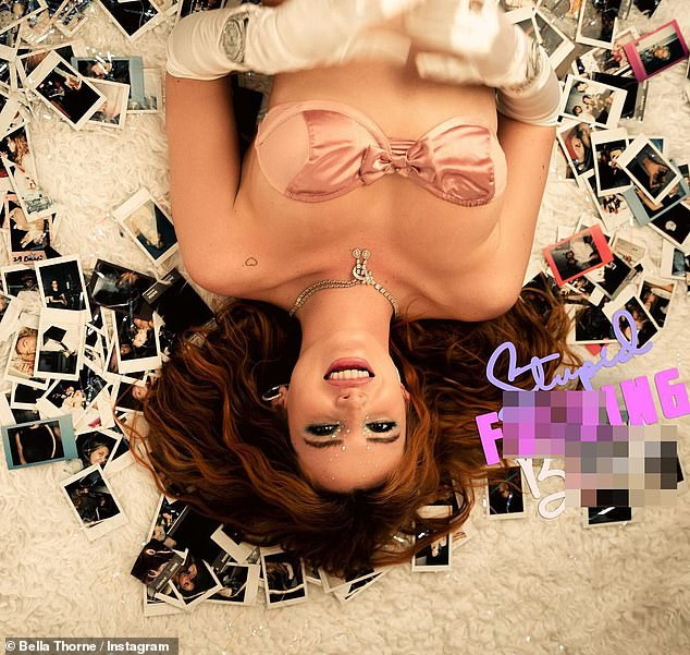 Sao lưỡng tính Bella Thorne mặc nội y bé xíu mừng đĩa đơn ra mắt thành công ảnh 6