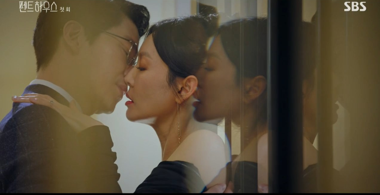 Những bộ phim Hàn Quốc gây tranh cãi năm 2020 vì cảnh ‘nóng’ trần trụi phản cảm ảnh 5