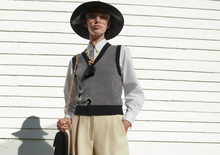 Áo len sweater vest chính thức trở lại, nhưng phiên bản 2021 có khác đôi chút ảnh 1